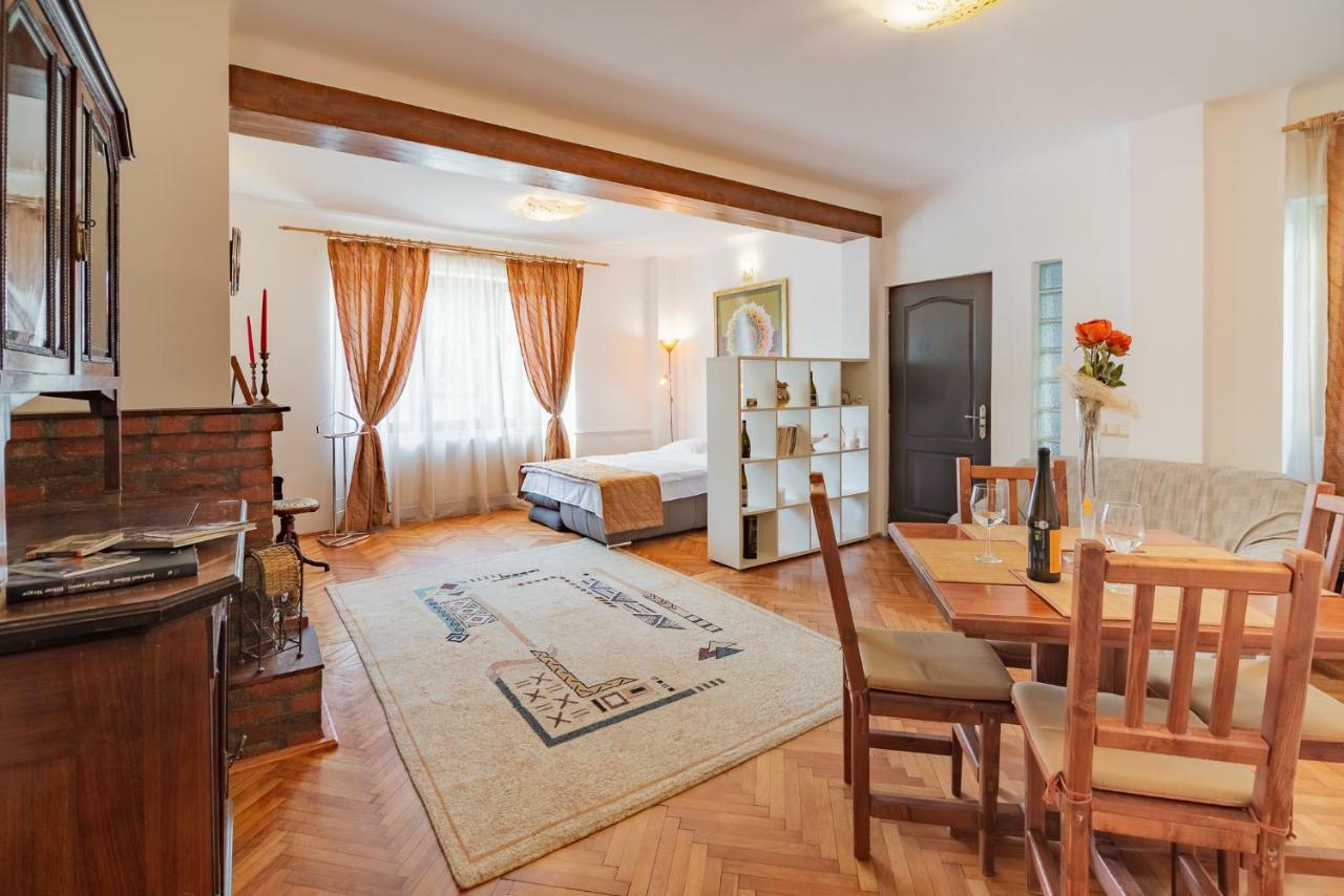 Ferienwohnung Bed&Wine In The Center Of Oradea Exterior foto